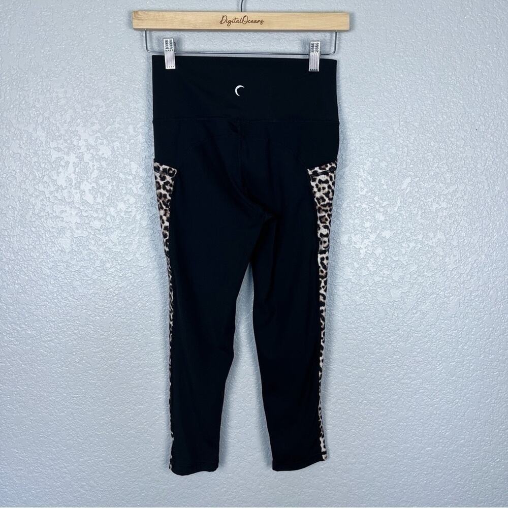ZYIA Pocket Brilliant Hi-Rise Capri 20" Leggings, Leopard 6-8 (Medium) - Picture 5 of 11